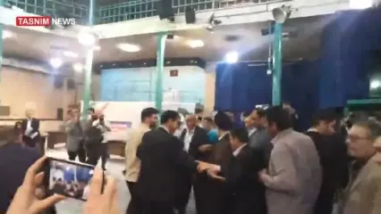 شرکت کردن سید محمد خاتمی در مرحله دوم انتخابات چهاردهمین دوره ریاست جمهوری