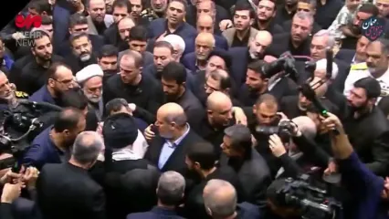 گفتگوی رهبر انقلاب با خانواده هنیه پس از اقامه نماز بر پیکر شهید اسماعیل هنیه