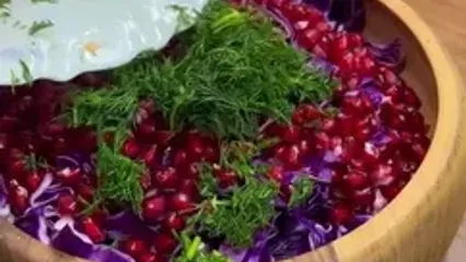 طرز تهیه سالاد کلم و انار با سس مخصوص