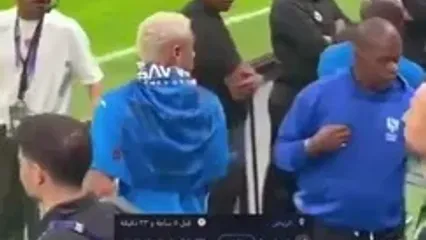 فیلم سرقت ورزشی تماشاگر فرصت طلب عربستانی از نیمار