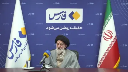 آقای خوئینی‌ها پس از انتخاب آیت الله خامنه‌ای به عنوان رهبر نگران گرایش ایران به آمریکا بود