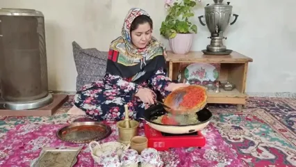 غذای روستایی در ایران؛ پخت میرزاقاسمی توسط بانوی ارومیه ای