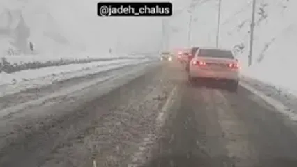 فیلم برف شدید در جاده چالوس بعد از پل زنگوله