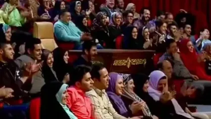 فیلم واکنش مهران مدیری به خاطره خنده‌دار مهران غفوریان / خنده امانش را برید