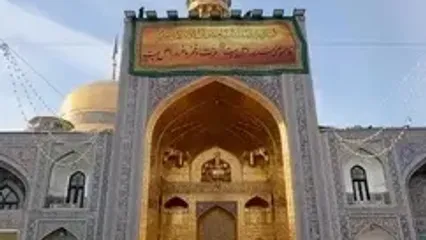 آذین‌بندی و نصب کتیبه‌ در حرم امام رضا (ع ) به مناسبت ولادت حضرت زهرا سلام الله علیها