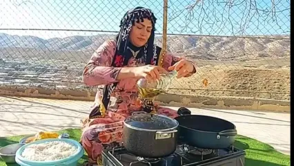 غذای روستایی در ایران؛ پخت زرشک پلو با مرغ به روشی متفاوت