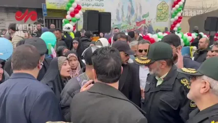 فیلم حضور سردار رادان در راهپیمایی ۲۲ بهمن در بین مردم