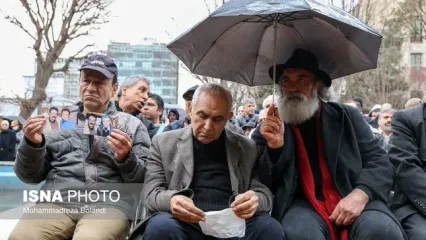 گریه دردناک ناصر ممدوح در خاکسپاری منوچهر والی‌زاده