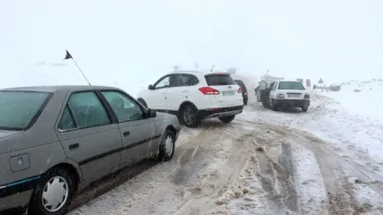 برف و کولاک، رانندگان محور پرتردد را غافلگیر کرد!