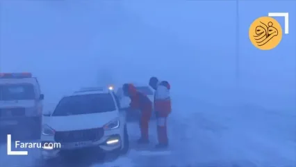 گرفتار شدن خودروها در پی بارش برف و کولاک گردنه الماس