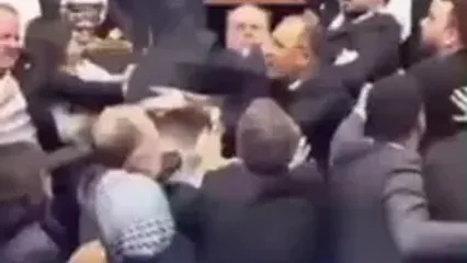 درگیری شدید نمایندگان حامی اردوغان و امام‌اوغلو در مجلس ترکیه