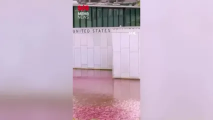 سفارت آمریکا در انگلیس به رنگ خون درآمد