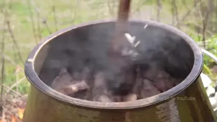 ببینید؛ غذای روستایی در گیلان؛ پخت آبگوشت و نان در طبیعت سرسبز آستارا