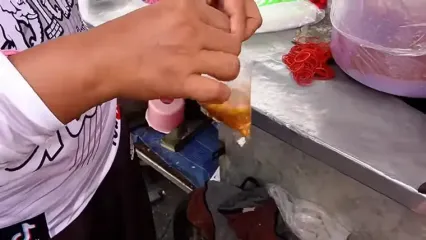 ببینید؛ غذای خیابانی در تایلند؛ ماهی تیلاپیای کبابی در بانکوک