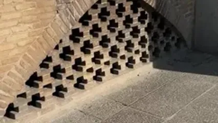 راهنمای سفر؛ یکی از قسمت‌های عجیب پل خواجو که نمی‌دانستید