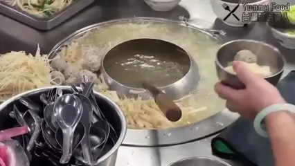 ببینید؛ غذای خیابانی در تایوان؛ پا و بال مرغ، نودل و آبگوشت در تایپه