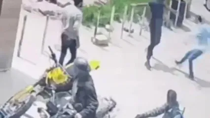 ببینید؛ ضرب و شتم کارگر پمپ بنزین بوکان به دلیل تذکر عدم استفاده از تلفن همراه در جایگاه سوخت