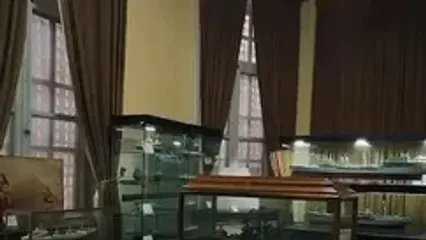 کاخ موزه بندر انزلی، معروف به کاخ میان پشته