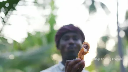 ببینید؛ غذای روستایی در هند؛ پخت مرغ سوخاری با سس گوجه در طبیعت