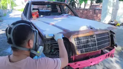 ببینید؛ مراحل بازسازی، مرمت و رنگ آمیزی یک مرسدس بنز کلاسیک 50 ساله