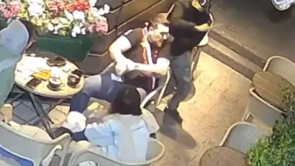 ببینید؛ لحظه سرقت ناگهانی گردنبند طلا یک شهروند مقابل همسرش در سعادت آباد تهران