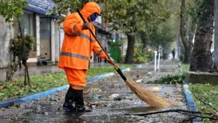 تصاویر تلخ از ضرب‌و‌شتم یک پاکبان در سمنان!