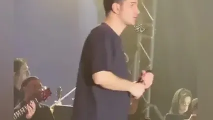 فیلم آواز باشکوه محسن یگانه در کنسرت هیجان انگیزش / اشک خانم نوازنده درآمد !