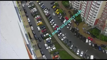 لحظه برخورد لادا با هیوندای در خیابان اسکودنسکایا