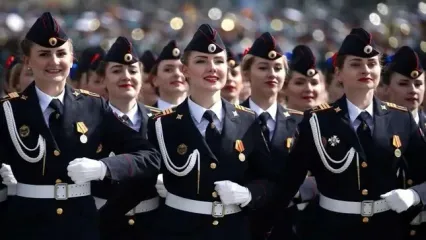 رژه زنان ارتش روسیه در میدان سرخ مسکو