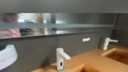 ویدئوی وایرال شده بلاگر آلمانی از یک سرویس بهداشتی بین راهی در نجف آباد اصفهان