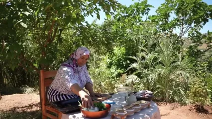 ببینید؛ غذای روستایی در مراکش؛ برداشت کدو سبز و کباب کردن ماهی در تنور سنتی