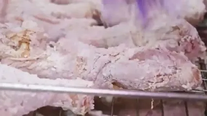 ببینید؛ غذای خیابانی در تایوان؛ مرغ سوخاری با انواع ادویه در تایپه