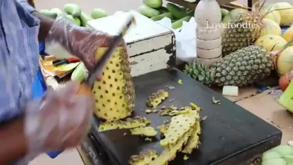 ببینید، نگاهی به سرعت و مهارت فروشنده هندی در برش زدن میوه؛ از انبه و هندوانه تا طالبی