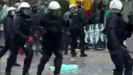 پای پلیس به زدوخورد هواداران دو تیم فینالیست کشیده شد