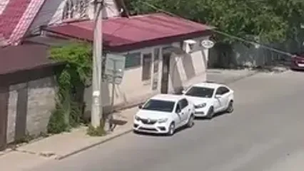فیلم کشته شدن دو مأمور پلیس در حمله تروریستی