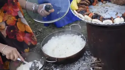 ببینید؛ غذای روستایی در کردستان؛ طبخ آبگوشت، کباب دیگی و بادمجان کبابی