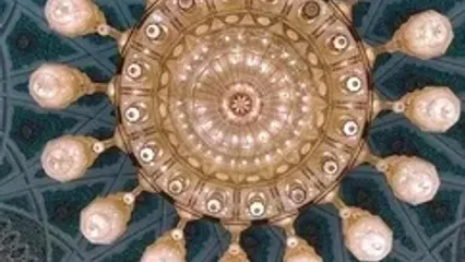 ببینید؛ سقف این مسجد ایرانی در عمان تا نهایت آبروداری می‌کند