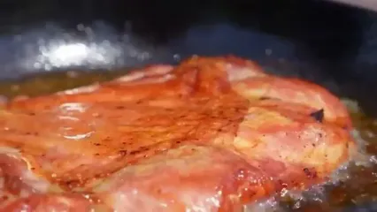 ببینید؛ غذای روستایی در آذربایجان؛ پخت غذا با ران بوقلمون و سیب زمینی