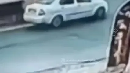 بر اثر برخورد یک موتور سیکلت با خودروی تیبا در بابل؛ تیبا چپ کرد!