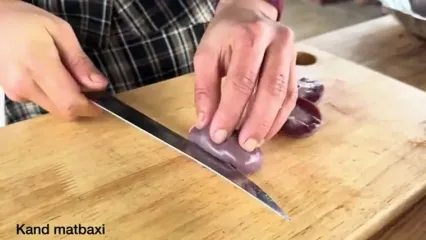 ببینید؛ غذای روستایی در گیلان؛ پخت یک بره کامل شکم پر و نان تنوری