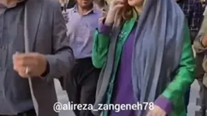 پاپاراتزی ایرانی,؛ ترسیدن بهنوش طباطبایی از پیرمردِ موبایل به دست در نمایشگاه کتاب!