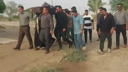 خاکسپاری پیرزن تنها مانده در خانه سالمندان با حضور پرشور مردم خرمشهر