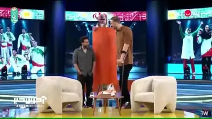 لحظه تقابل مرتضی مهرزاد قدبلندترین والیبالیست ایران و جناب خان!