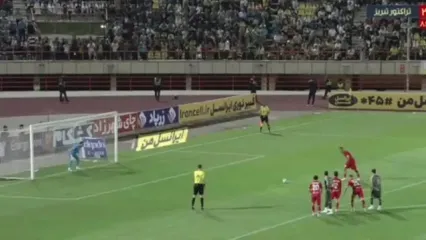 گل چهارم تراکتور به شمس آذر؛ زننده گل آلوز