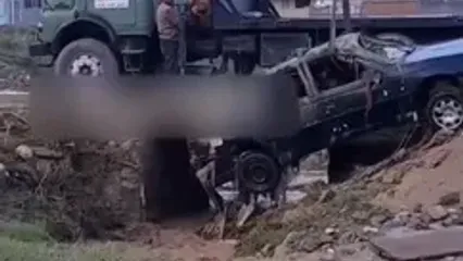 فیلم گرفتار شدن پژو آردی در سیلاب رودخانه قشلاق – طرزیلو !