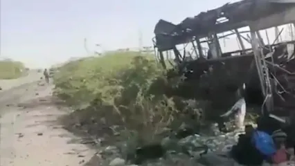 فیلم حمله تروریستی به اتوبوس دانش‌آموزان در پاکستان