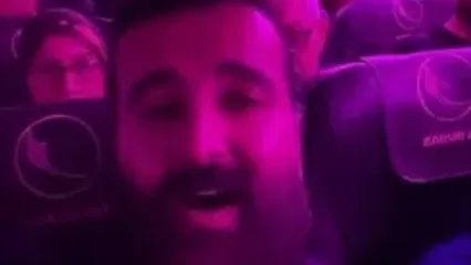 آواز خواندن مهدی دارابی در شرایط سخت پرواز