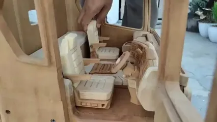 ببینید؛ مراحل ساخت یک تریلی کنترل از راه دور مینیاتوری با چوب