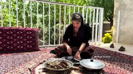 ببینید؛ غذای روستایی در کردستان؛ پخت یک غذای سنتی با بادمجان و گوشت بره