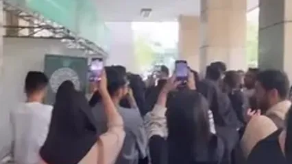 واکنش جالب دانشجویان به حضور خاله شادونه در دانشگاه!